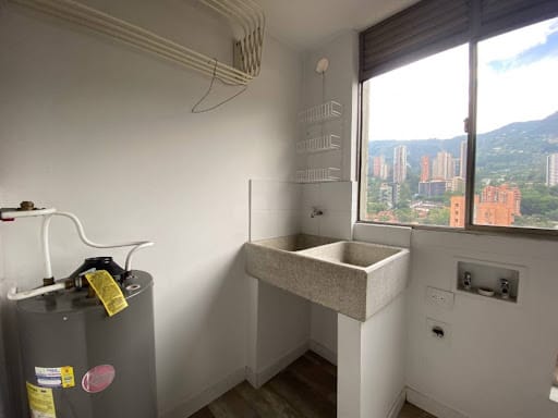 Apartamento de 3 alcobas en arriendo en Loma Del Campestre, Medellín, 135 m² · foto 15 de 20