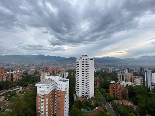 Apartamento de 3 alcobas en arriendo en Loma Del Campestre, Medellín, 135 m² · foto 19 de 20