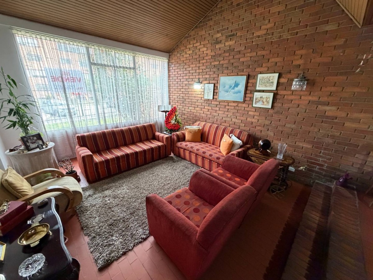 Casa en venta en Niza, Bogotá · foto 2 de 19