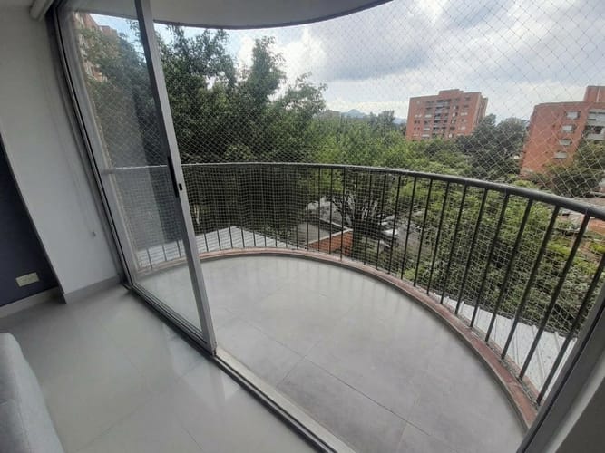 Apartamento de 3 alcobas en arriendo en Los Naranjos, Medellín, 91 m² · foto 8 de 18