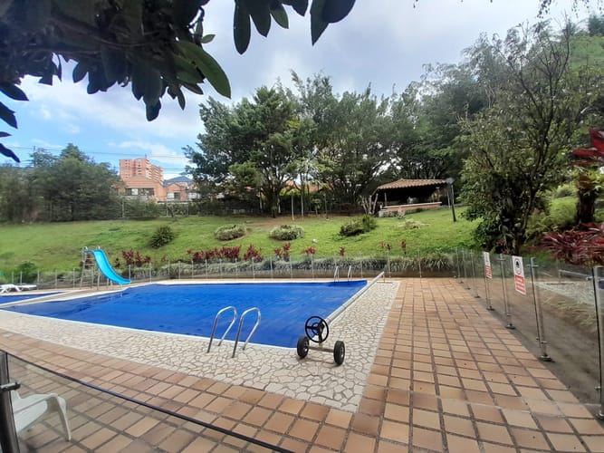 Apartamento de 3 alcobas en arriendo en Los Naranjos, Medellín, 91 m² · foto 17 de 18