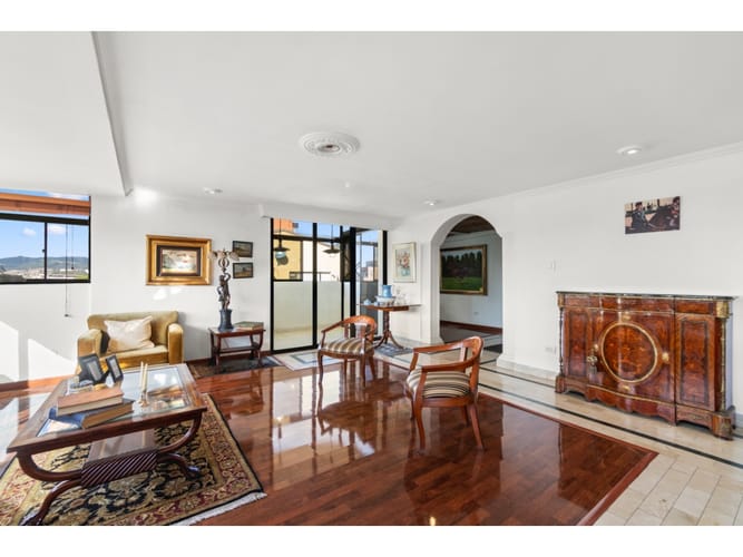 Apartamento de 3 alcobas en venta en San Patricio, Bogotá, 235 m² · foto 3 de 13