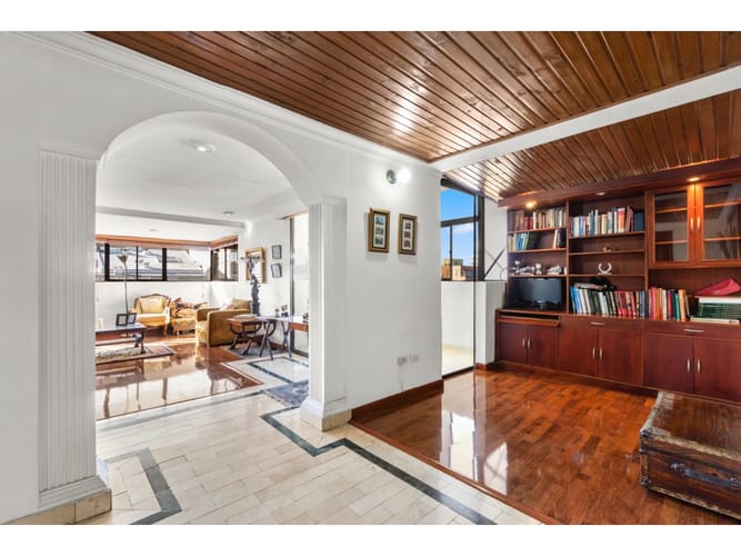 Apartamento de 3 alcobas en venta en San Patricio, Bogotá, 235 m² · foto 4 de 13