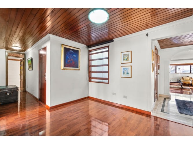 Apartamento de 3 alcobas en venta en San Patricio, Bogotá, 235 m² · foto 5 de 13