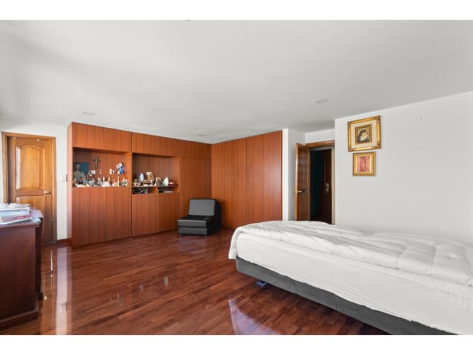 Apartamento de 3 alcobas en venta en San Patricio, Bogotá, 235 m² · foto 8 de 13