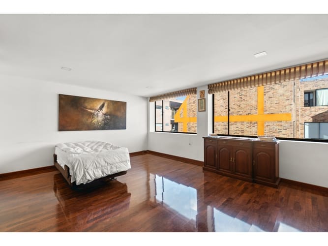 Apartamento de 3 alcobas en venta en San Patricio, Bogotá, 235 m² · foto 9 de 13