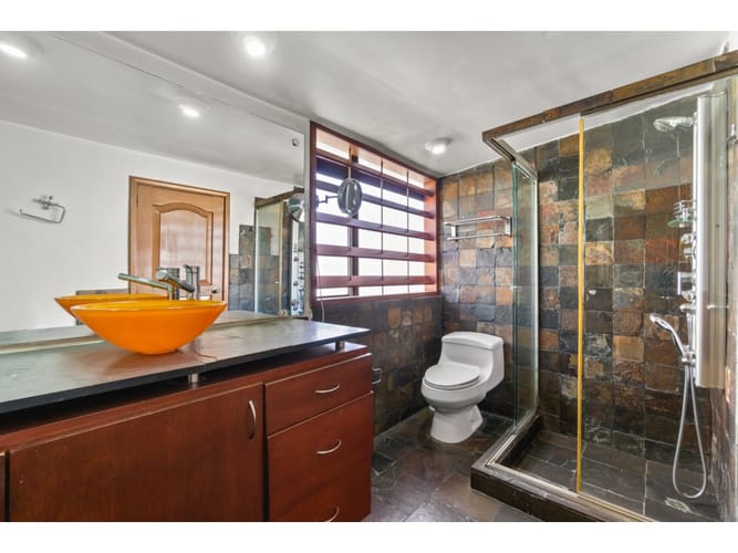 Apartamento de 3 alcobas en venta en San Patricio, Bogotá, 235 m² · foto 10 de 13