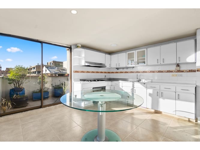 Apartamento de 3 alcobas en venta en San Patricio, Bogotá, 235 m² · foto 11 de 13