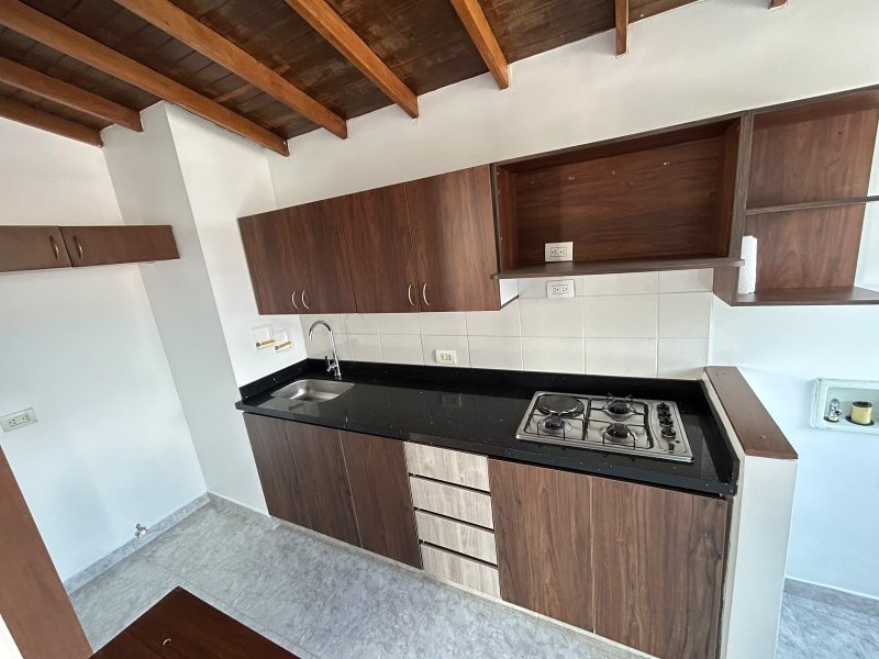 Apartamento en arriendo en Uribe Angel, Envigado · foto 3 de 18
