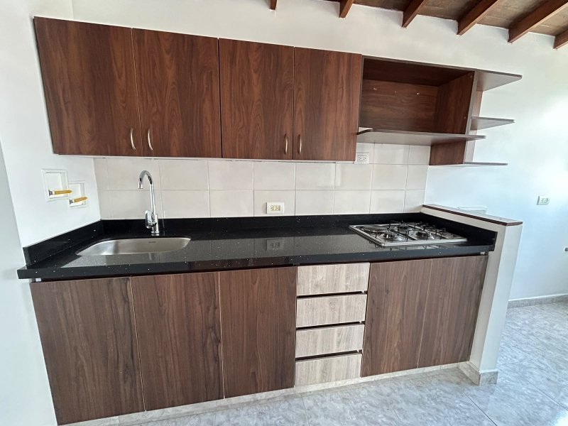 Apartamento en arriendo en Uribe Angel, Envigado · foto 4 de 18