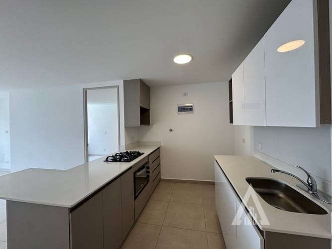 Apartamento de 2 alcobas en arriendo en Castropol, Medellín, 74 m² · foto 2 de 15