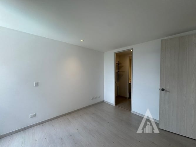 Apartamento de 2 alcobas en arriendo en Castropol, Medellín, 74 m² · foto 9 de 15