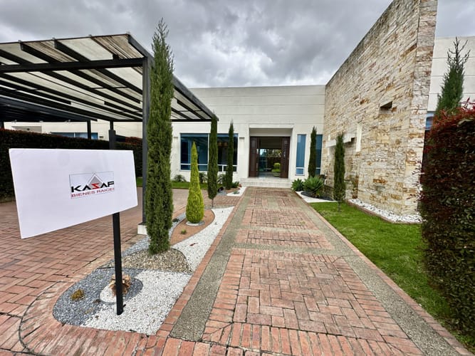 Casa de 4 alcobas en arriendo en Santa Cruz, Cajicá, 260 m² · foto 3 de 24