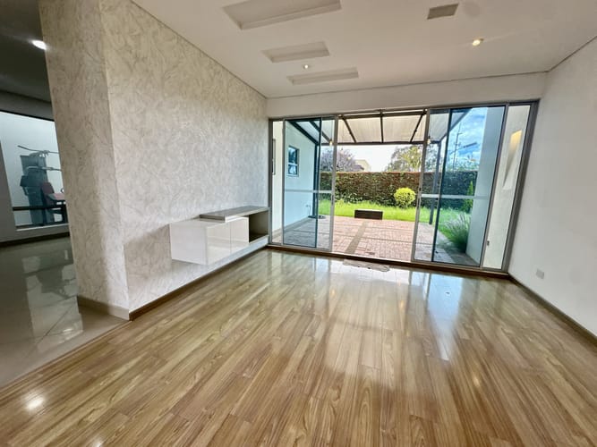 Casa de 4 alcobas en arriendo en Santa Cruz, Cajicá, 260 m² · foto 8 de 24