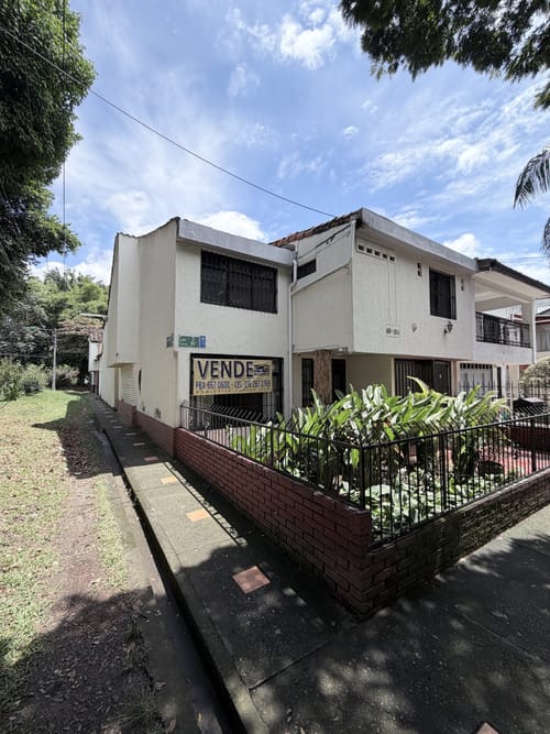 Casa en venta en El Refugio, Cali · foto 2 de 24