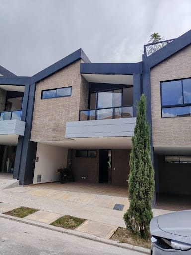 Casa de 3 alcobas en arriendo en Rionegro, 150 m² · foto 2 de 24