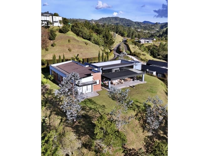 Casa de 4 alcobas en venta en Pantanillo, El Retiro, 358 m² · foto 2 de 16