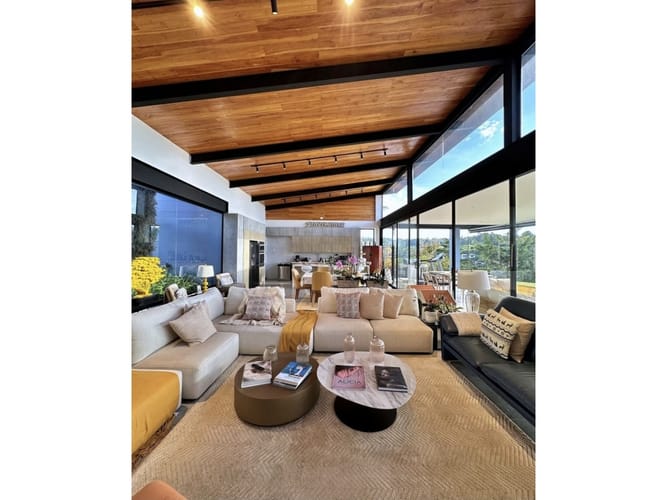 Casa de 4 alcobas en venta en Pantanillo, El Retiro, 358 m² · foto 12 de 16
