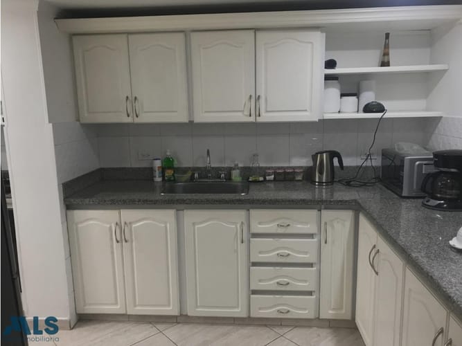 Apartaestudio en venta en Laureles, Medellín, 88 m² · foto 2 de 8