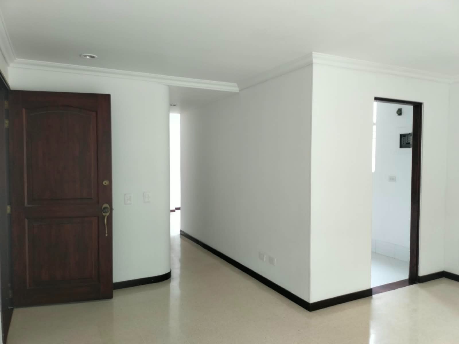 Apartamento en arriendo en El Poblado, Medellín · foto 8 de 17