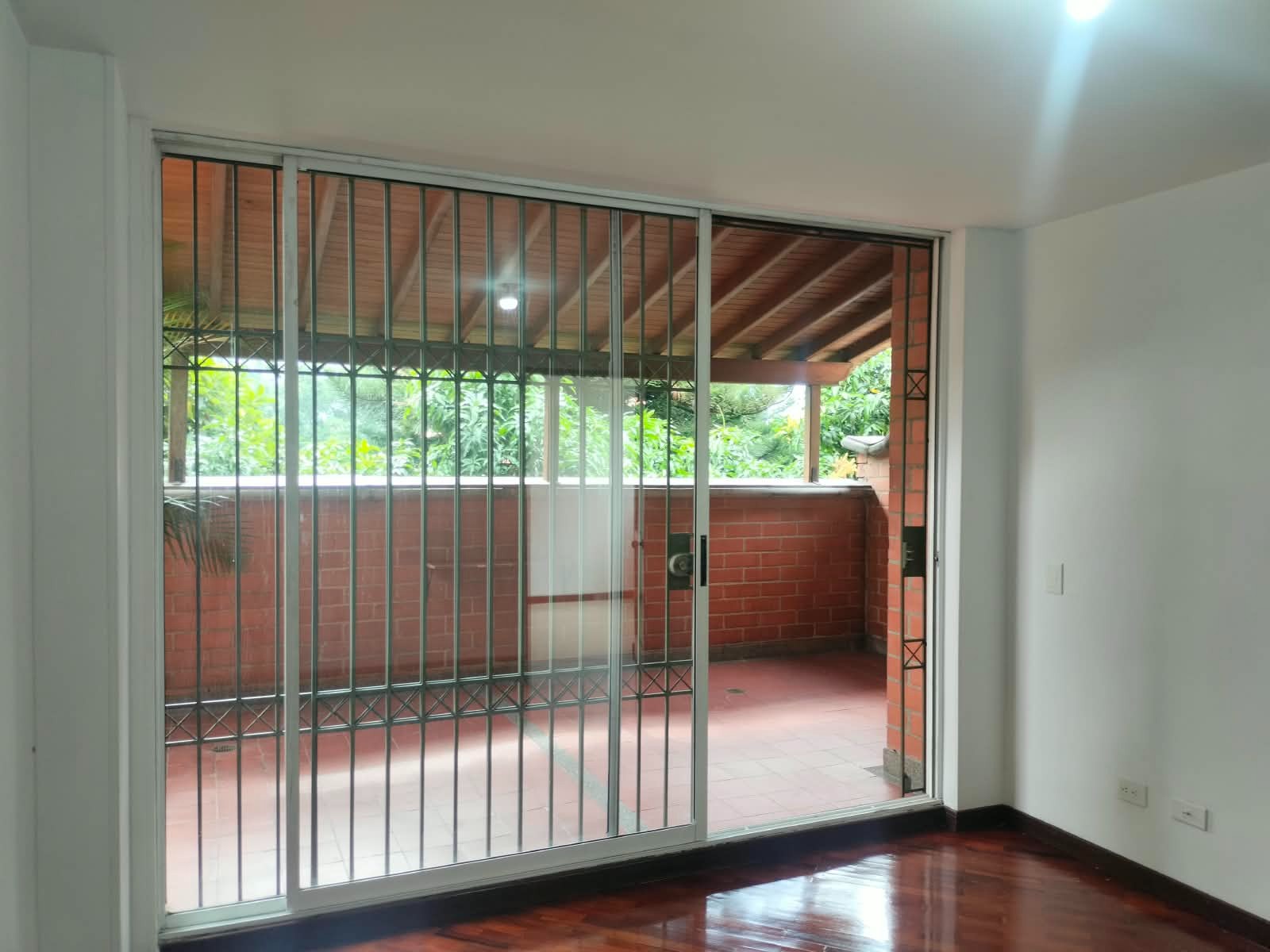Apartamento en arriendo en El Poblado, Medellín · foto 3 de 17