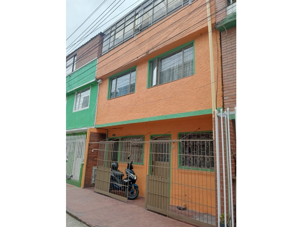 Casa en venta en Garces Navas, Bogotá · foto 2 de 12