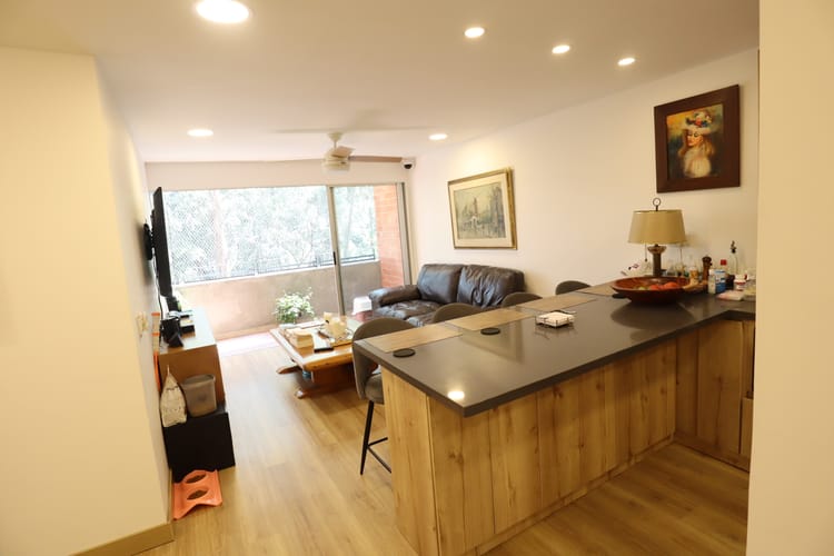 Apartamento de 3 alcobas en venta en Alto De Misael, Medellín, 92 m² · foto 2 de 18