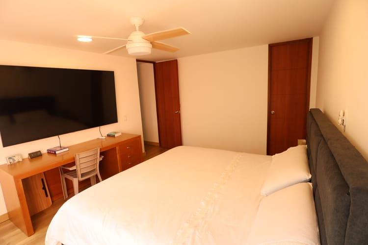 Apartamento de 3 alcobas en venta en Alto De Misael, Medellín, 92 m² · foto 4 de 18