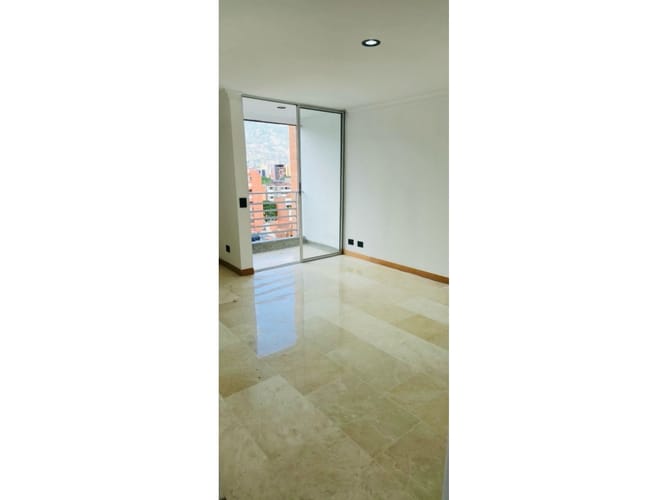 Apartamento de 5 alcobas en venta en Laureles, Medellín, 225 m² · foto 3 de 21