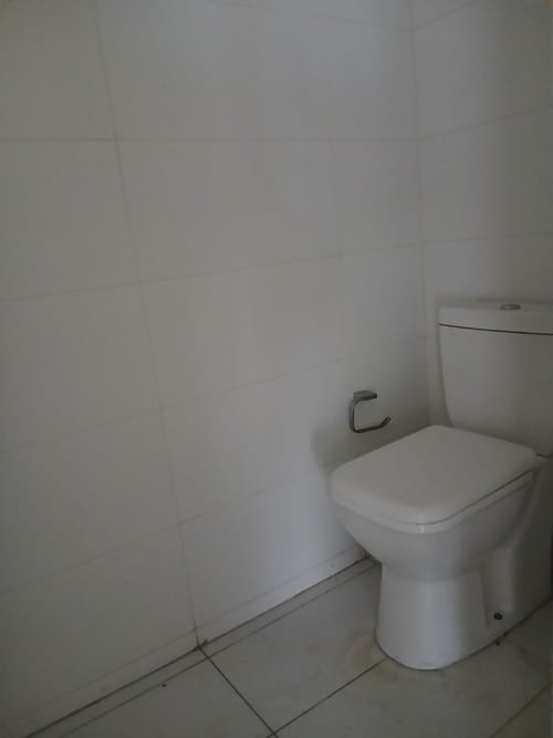 ALQUILER LOCAL COMERCIAL AMPLIO VENTANAL AL FRENTE EN EL CENTRO · Foto 8