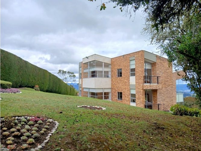 Casa de 5 alcobas en venta en Yerbabuena, Sopó, 352 m² · foto 3 de 24