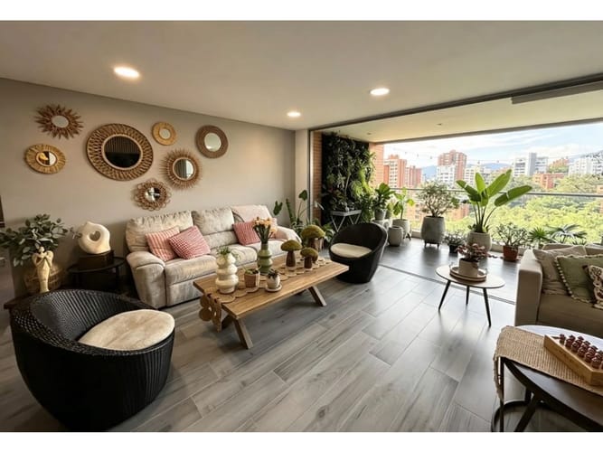 Apartamento de 3 alcobas en venta en El Tesoro, Envigado, 205 m² · foto 2 de 17