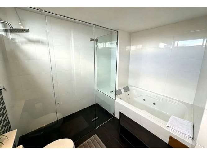 Apartamento de 3 alcobas en venta en El Tesoro, Envigado, 205 m² · foto 10 de 17
