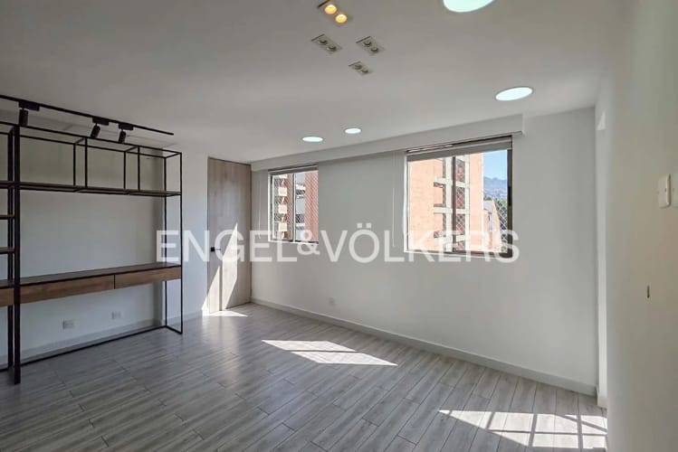 Apartamento de 1 alcoba en venta en Laureles, Medellín, 49 m² · foto 2 de 12