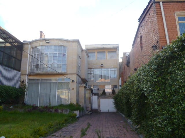 Casa de 5 alcobas en venta en Rafael Nuñez, Bogotá, 480 m² · foto 7 de 24