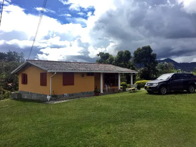 Casa de 3 alcobas en venta en El Carmen de Viboral · foto 2 de 18