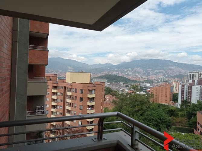 Apartamento de 2 alcobas en arriendo en El Poblado, Medellín, 59 m² · foto 8 de 11