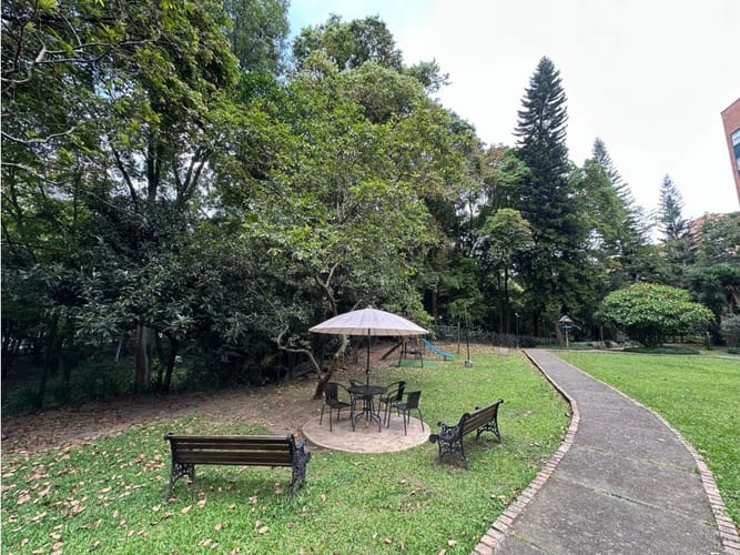 Apartamento de 3 alcobas en venta en El Poblado, Medellín, 135 m² · foto 18 de 22