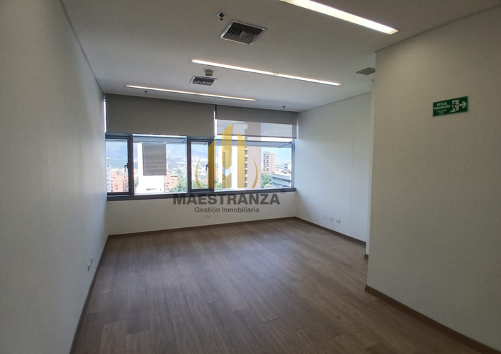 Oficina en arriendo en Milla De Oro, Medellín, 51 m² · foto 2 de 15