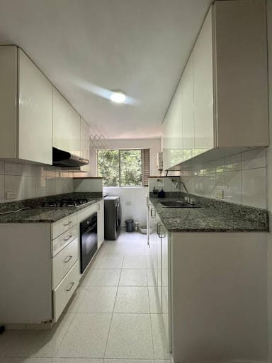 Apartamento de 2 alcobas en arriendo en Castropol, Medellín, 75 m² · foto 2 de 20