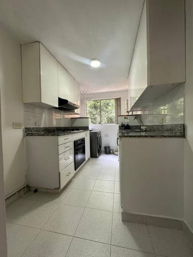 Apartamento de 2 alcobas en arriendo en Castropol, Medellín, 75 m² · foto 4 de 20