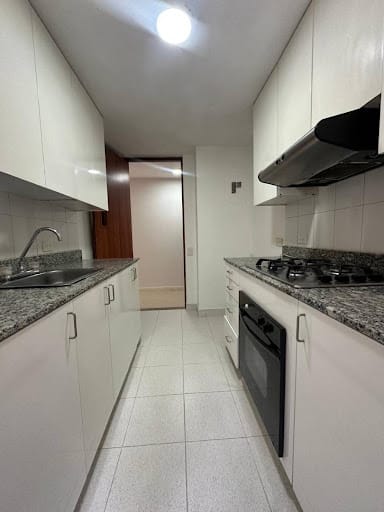 Apartamento de 2 alcobas en arriendo en Castropol, Medellín, 75 m² · foto 5 de 20