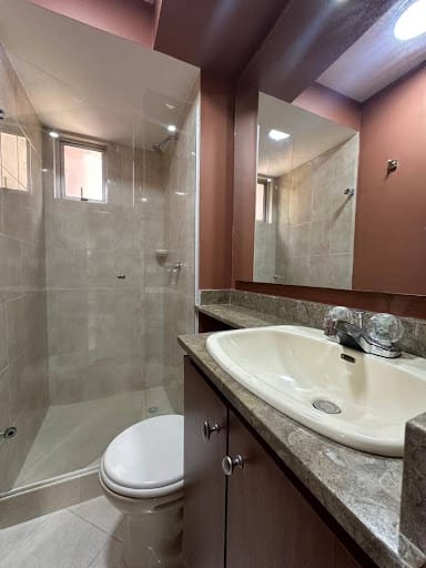 Apartamento de 2 alcobas en arriendo en Castropol, Medellín, 75 m² · foto 16 de 20