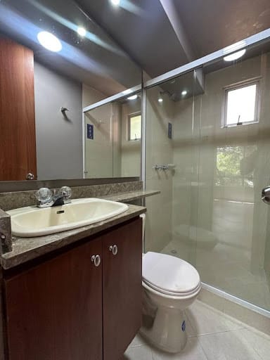 Apartamento de 2 alcobas en arriendo en Castropol, Medellín, 75 m² · foto 18 de 20