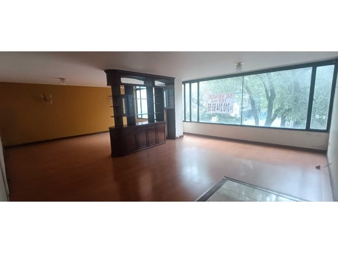 Apartamento de 3 alcobas en venta en Policarpa Salavarreta, Bogotá, 168 m² · foto 3 de 18