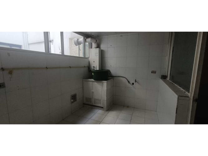 Apartamento de 3 alcobas en venta en Policarpa Salavarreta, Bogotá, 168 m² · foto 5 de 18
