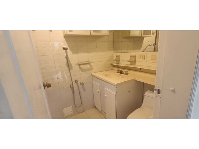 Apartamento de 3 alcobas en venta en Policarpa Salavarreta, Bogotá, 168 m² · foto 9 de 18