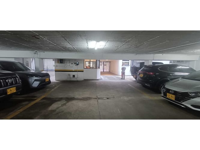 Apartamento de 3 alcobas en venta en Policarpa Salavarreta, Bogotá, 168 m² · foto 17 de 18