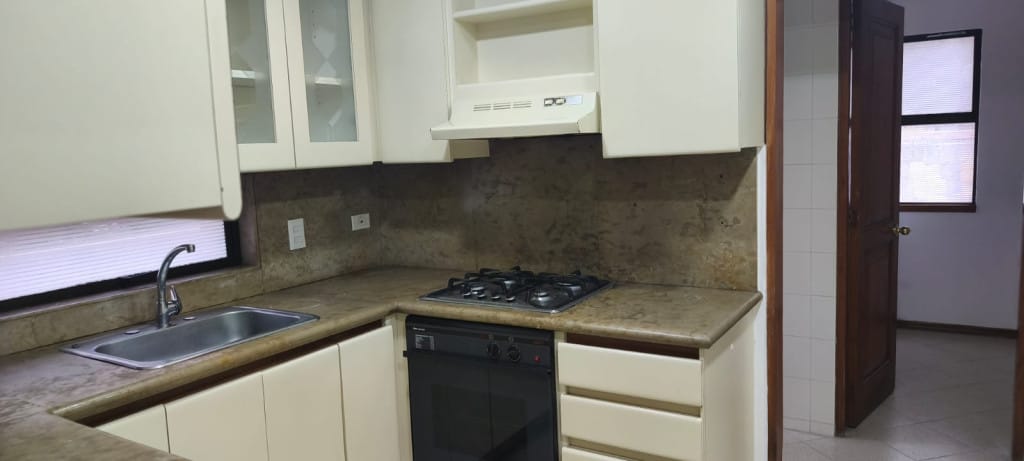 Apartamento de 2 alcobas en arriendo en Colina Campestre, Bogotá, 116 m² · foto 11 de 23