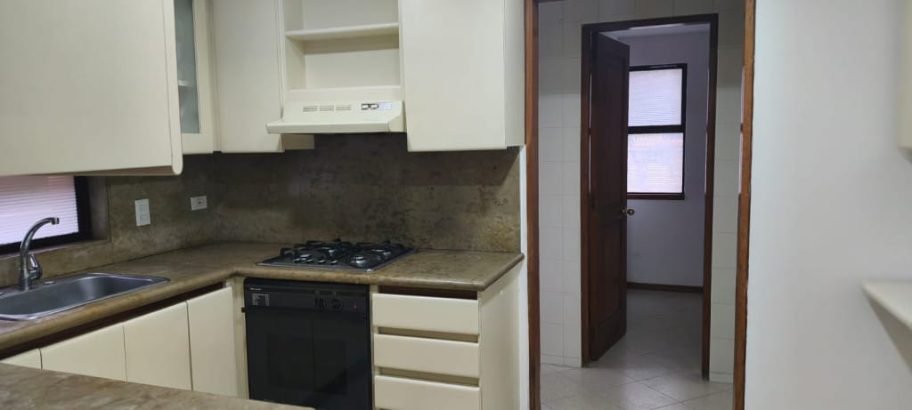Apartamento de 2 alcobas en arriendo en Colina Campestre, Bogotá, 116 m² · foto 20 de 23